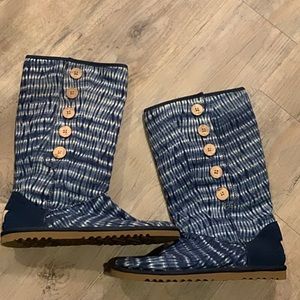 UGGS size 8 Blue
